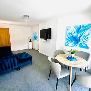 https://beautiful-bungalow-inc-parking-hot-tub-netflix.bournemouth-hotels.org